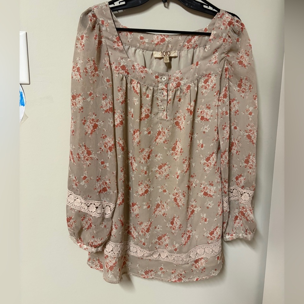 1010 Beige Floral Blouse with Lace Accents